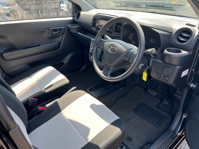 自社ローン実績１０００台以上！全国配車可能☆整備工場完備☆女性スタッフ対応☆全国故障対応